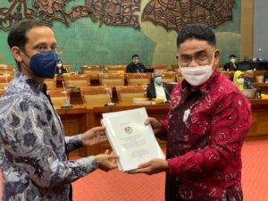 Andreas Pareira Dorong Pemerintah Negerikan Perguruan Tinggi Swasta