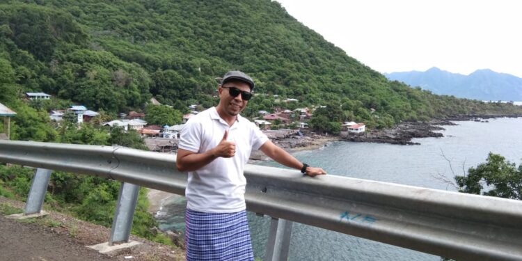 Tulis Merebut Paus di Laut Sawu, Putera Lembata Raih Doktor di UGM