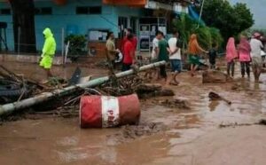 Banjir Bandang Landa Adonara, Pemkab Flotim Segera Evakuasi Korban
