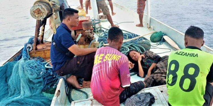 Tim Sar Sukses Evakuasi 24 Penumpang “KM Empat Bersaudara”, Seorang Bayi Meninggal