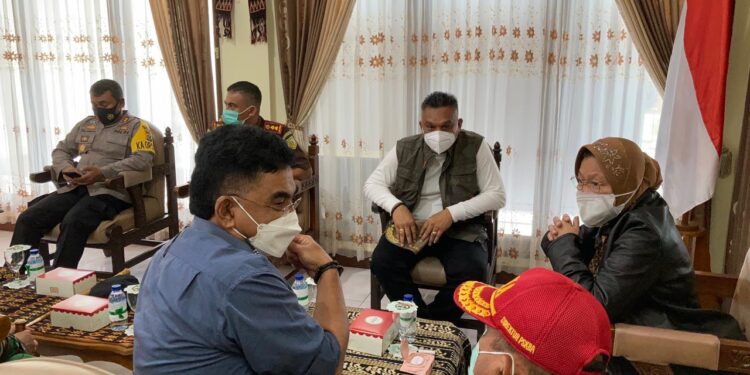 Hugo Parera dan Risma Gotong Royong Bantu NTT