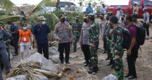 Panglima TNI dan Kapolri Tinjau Rumah Korban Banjir Bandang di Lembata
