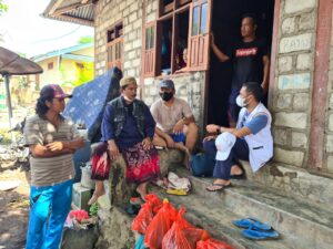 PKS NTT Bantu Korban Banjir Bandang Adonara