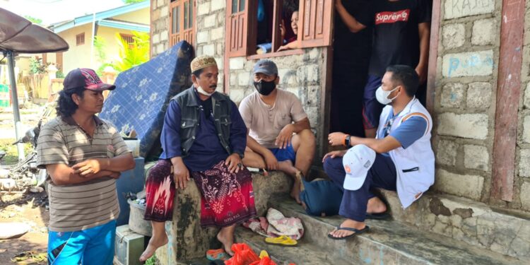 PKS NTT Bantu Korban Banjir Bandang Adonara