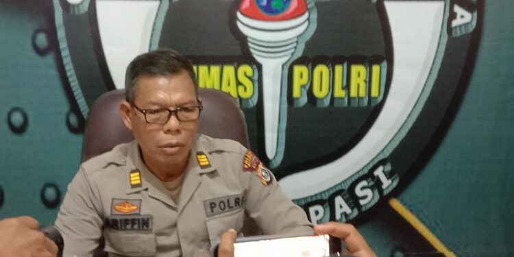 Romanus Mbaraka Polisikan AD, Seorang Notaris  ke Polres Merauke