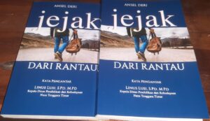 Staf Gubernur NTT Luncurkan Buku : “Jejak Dari Rantau”