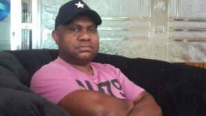 Bupati Dogiyai-Papua, Yakobus Luncurkan Portal Berita di Kandang Ternak