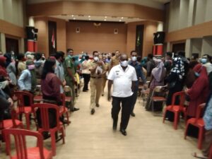 Guru Diingatkan Tak Berteriak, Romanus : 	‘Saya Akan Atur Masa Depan Kalian’