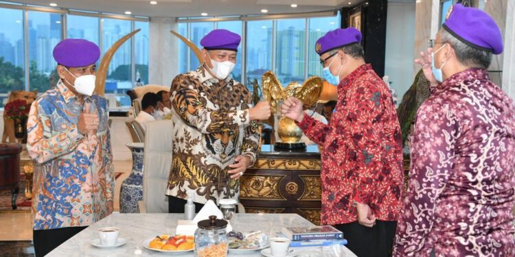 Bamsoet Diangkat Sebagai Dewan Kehormatan Komando Resimen Mahasiswa