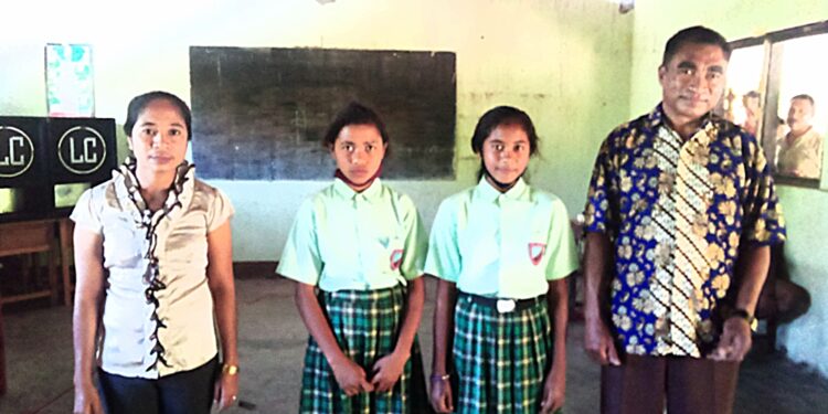 SDK Terpencil Lamanunang Desa Dulir Luluskan dua Siswi