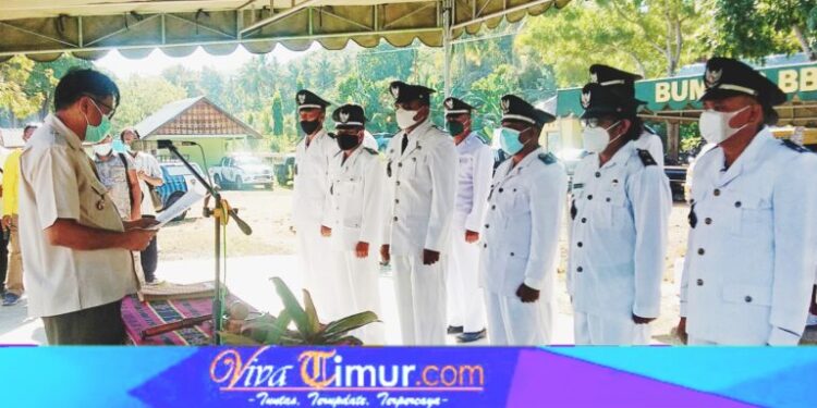 Bupati Lembata Lantik 13 Penjabat Kades di Pantai Wisata Mingar