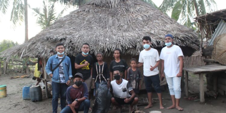 KMK St. Thomas Moore Salurkan Bantuan Bagi Korban Bencana Seroja