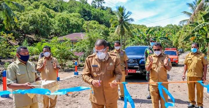 Bupati Flotim Anton Hadjon Resmikan Jembatan Enet Ratulodong