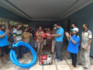 Dinas Pertanian Matim Serahkan Bantuan Kepada Kelompok Wanita Tani di Bangka Kantar