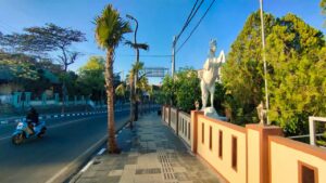 Labuan Bajo Kota Wisata : Ruang Ekspresi Warga dan Kenyamanan Wisatawan Menikmati Labuan Bajo