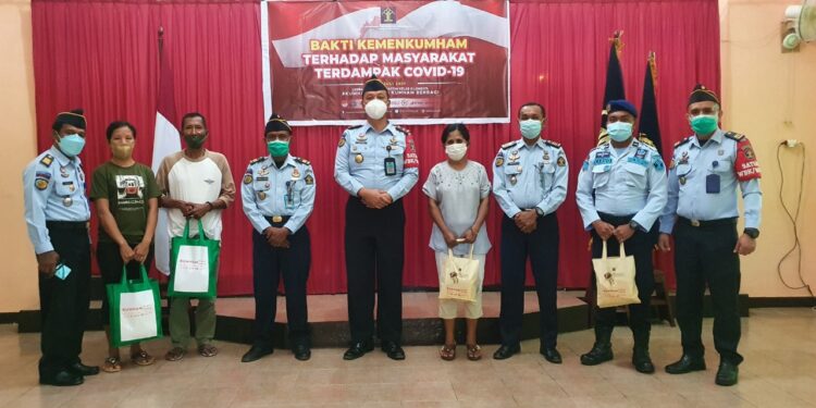 Lapas Lembata Salurkan Bantuan Sosial Bagi Masyarakat Terdampak Covid-19