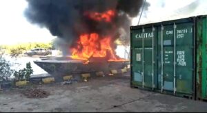 Speed Boat Milik Pol Air Flotim Terbakar di Pelabuhan Larantuka