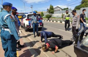 Bandel Tak Gunakan Masker, Sejumlah Warga Disuruh Push Up