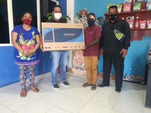 PT SMJ Merauke Berikan Bantuan TV 32 	Inch dan Uang Tunai Untuk Steven
