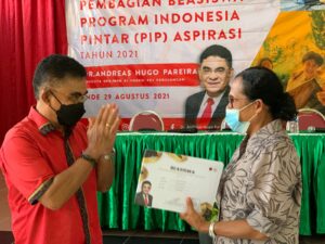 AHP Bagikan Beasiswa PIP-Aspirasi Kepada Ribuan Siswa di Kabupaten Flores Timur, Sikka dan Ende