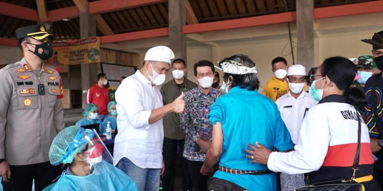 Tinjau Pelaksaan Vaksinasi Covid-19 di Klungkung Bali, Bamsoet Tegaskan Vaksinasi Kunci Atasi Pandemi
