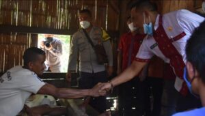 Bupati Manggarai Hery Nabit-Wabup Heri Ngabut Kunjungi Tiga Warga Penderita ODGJ