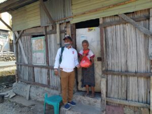 Peringati HUT RI Ke-76, PKS NTT Salurkan Bantuan Sembako Bagi Masyarakat Terdampak Covid-19