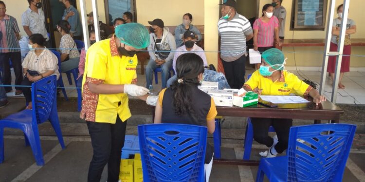Polres Manggarai Gelar Vaksinasi Masal Bagi 750 Warga