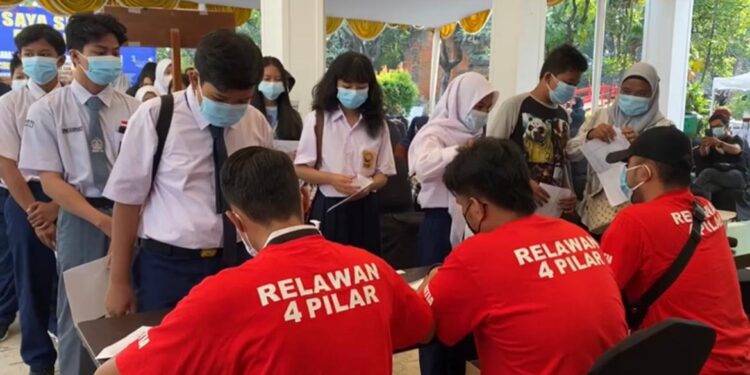 Bamsoet Ajak Elemen Bangsa Gotong Royong Sukseskan Vaksinasi Nasional