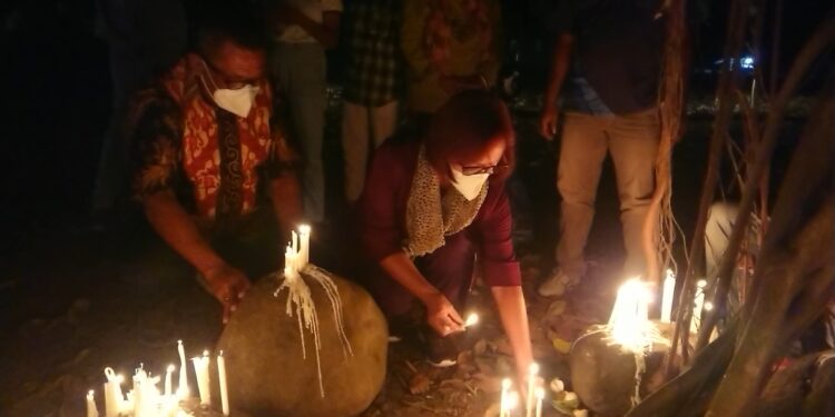 PLT Bupati Thomas Bersama ARBL Pasang 1000 Lilin di “Nuba Nara” Rujab Lembata