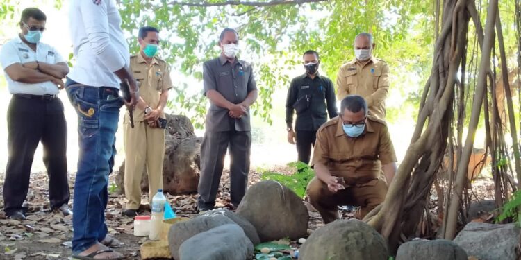 PLT Bupati Lembata Lakukan Seremoni Adat Awali Rapat Terbatas di Rumah Jabatan