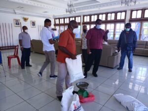 Penyaluran Bantuan Beras dan Susu Masih  Jalan, Bupati Merauke : Besok Atau Lusa Selesai