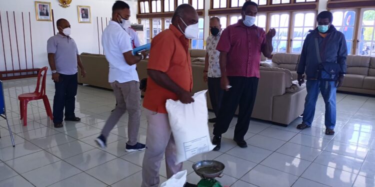 Penyaluran Bantuan Beras dan Susu Masih  Jalan, Bupati Merauke : Besok Atau Lusa Selesai