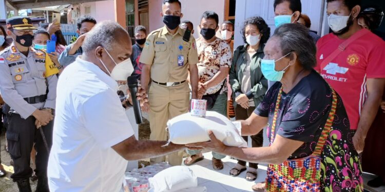 Bantuan Beras dan Susu Didistribusikan, Mama Agustina: Terimakasih Banyak Bapak Bupati Merauke