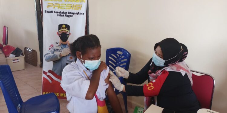 160 Siswa-Siswi di SMKN I Tanah Miring Divaksin, Kepsek : Terimakasih Subda PON Merauke