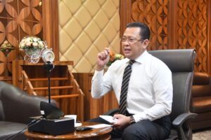 Kuliah Umum Kebangsaan di STIH Manokwari, Bamsoet : Dana Otsus Papua Harus Tingkatkan Mutu Pendidikan