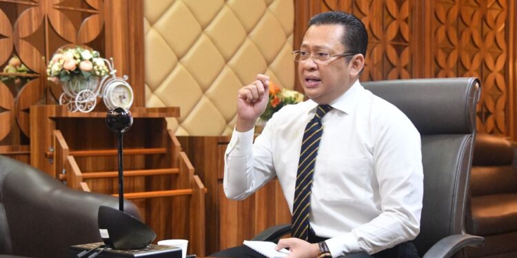 Kuliah Umum Kebangsaan di STIH Manokwari, Bamsoet : Dana Otsus Papua Harus Tingkatkan Mutu Pendidikan