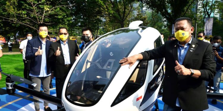 Resmikan Kantor Baru IMI, Bamsoet Kenalkan Taksi Terbang Listrik EHang