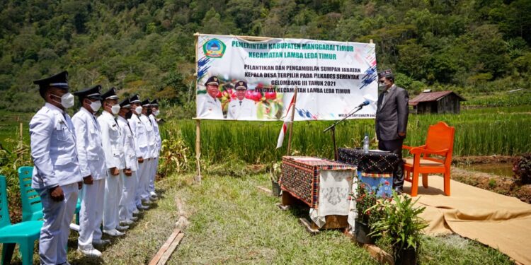 Bupati Matim Lantik Tujuh Kades di Pondok Baca Welu-Lembah Colol