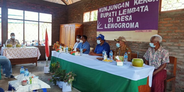Bupati Lembata Minta Masyarakat Lewogroma Awasi Pembangunan