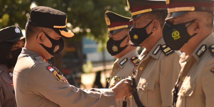 Kapolres Lembata, AKBP Yoce Marten Pimpin Sertijab Kabag Ops dan Kabag Ren