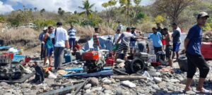 Ombak Besar Pantai Selatan Lembata Hempaskan KM Tunas Harapan 10
