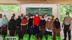 PT Pegadaian Salurkan Bansos Bagi Masyarakat Terdampak Covid 19 di Pulau Ende