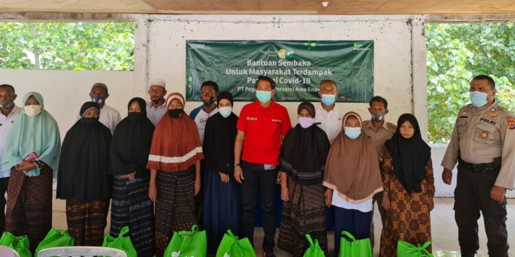 PT Pegadaian Salurkan Bansos Bagi Masyarakat Terdampak Covid 19 di Pulau Ende