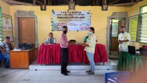 Mahasiswa KKN STPM Santa Ursula Fasilitasi Pleno Hasil “Diskusi Kampung” di Desa Uzuzamba