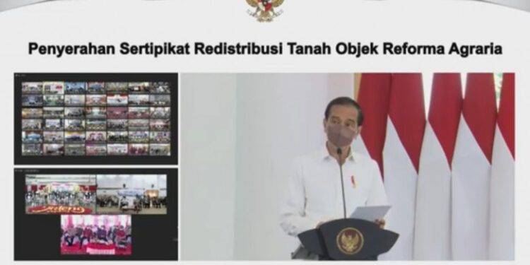 Presiden Jokowi Serahkan 124.120 Sertifikat Tanah Hasil Redistribusi