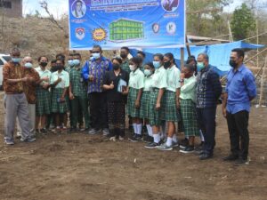 Bupati Lembata Sumbang Perpuluhan Gaji Perdana Untuk SMA SKO SMARD