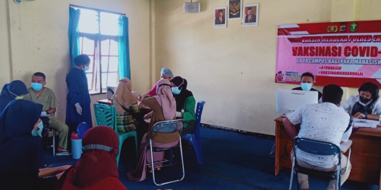 Polres Ende Gelar Vaksin Merdeka “Goes To Campus”