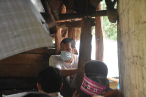 Wabup Yulianus Weng Melepas Pasung Satu ODGJ di Mabar