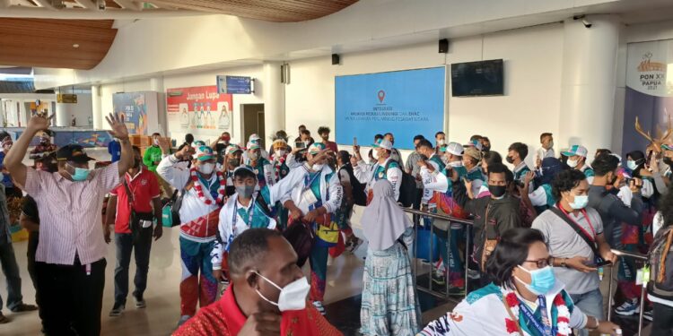 Meriahnya Sambutan Terhadap Atlet Papua di Bandara Mopah